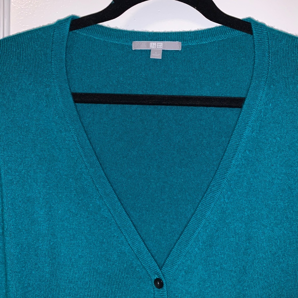 Uniqlo Cashmere V-Neck Cardigan - Picture 2 of 3